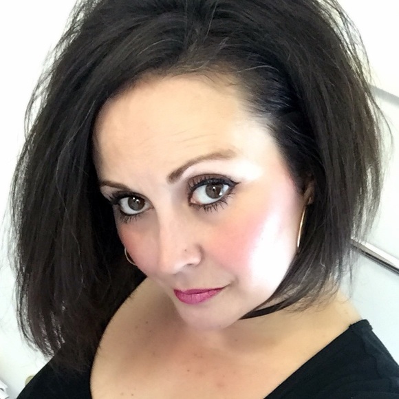 Meet your Posher, Danielle - Picture 1 of 1